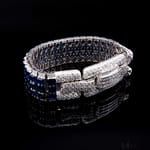 Gioielli 19 Telearte gioielli d'arte - Importante bracciale in zaffiri e diamanti Oro bianco 18 kt, zaffiri taglio carrè per un peso stimato di 60 ct, diamanti rotondi taglio brillante per un peso stimato di 20 ct
