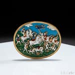 Antiquariato 10 Telearte oggetti d'arte - Placca in oro e smalti raffigurante una battaglia, Germania XVIII secolo Il modello di questa placca è il cammeo in oro e smalti traslucidi realizzato nel 1561 e oggi conservato alla Bibliothéque National de France; il manufatto francese è stato attribuito da Bertrand Jestaz allo smaltatore francese Simon Gaudin. Il riferimento all’ambito tedesco è supportato dal revival rinascimentale che investì le corti europee nel XVIII secolo.