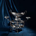 Argenti 19 Telearte argenti antichi - Epergne in argento, Londra 1784 Marchi del maestro argentiere Thomas Pitts I. Esemplare pubblicato nel Jackson’s Silver and Gold Marks “Epergne con cesto centrale e cestini a contorno”