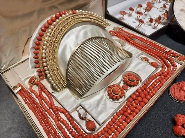 Il corallo nella gioielleria 13 collezione gioielli d'arte - corallo